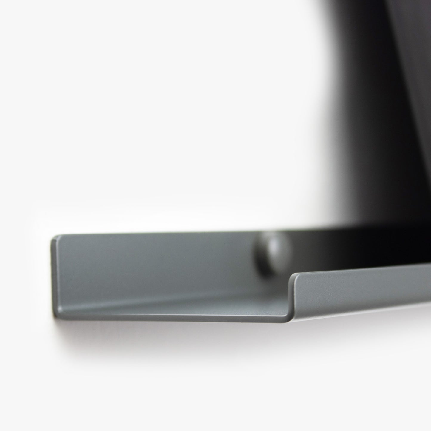 ArtLine Picture Ledge 2.5" Deep